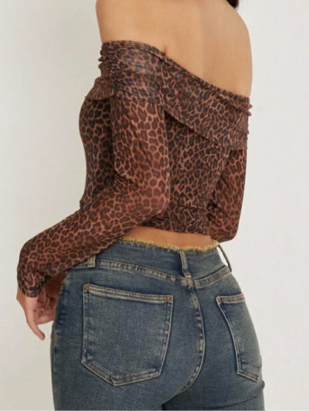 Motel off shoulders leopard print cute top. Size S. Great condition - Picture 2 of 7